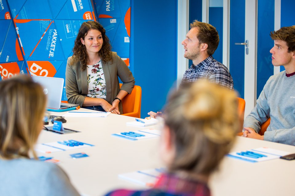 Meeting in de Vriendenkamer op het hoofdkantoor