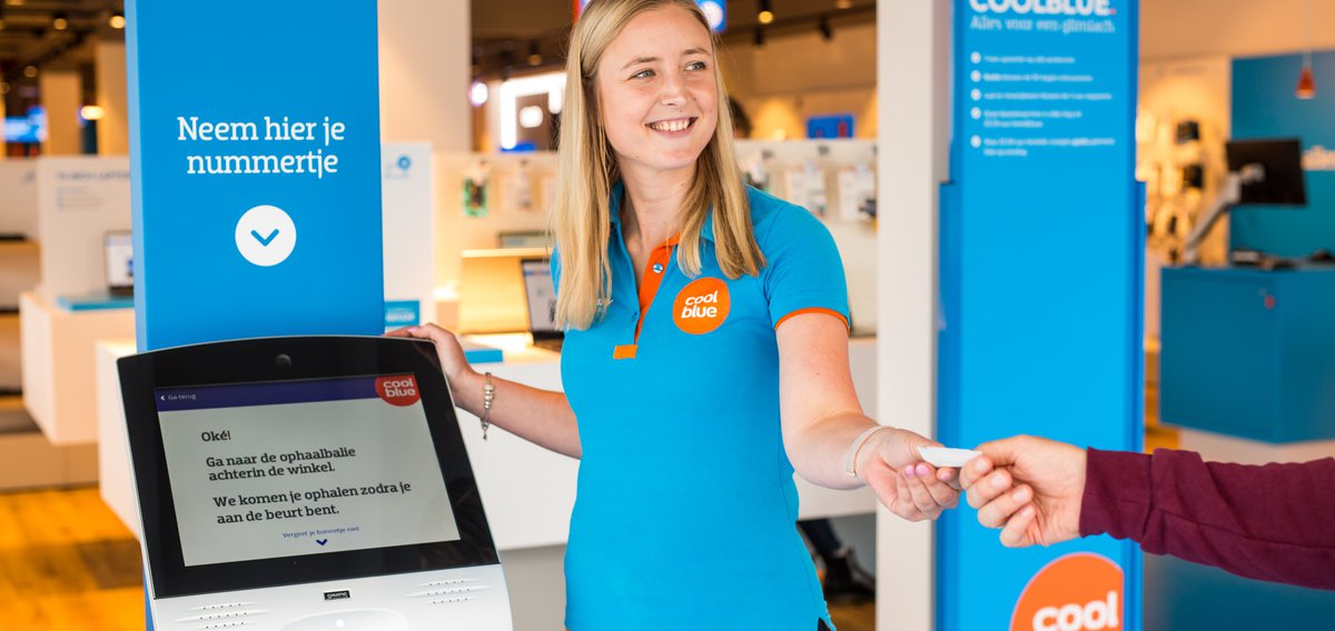 Gastvrouw Coolblue-winkel
